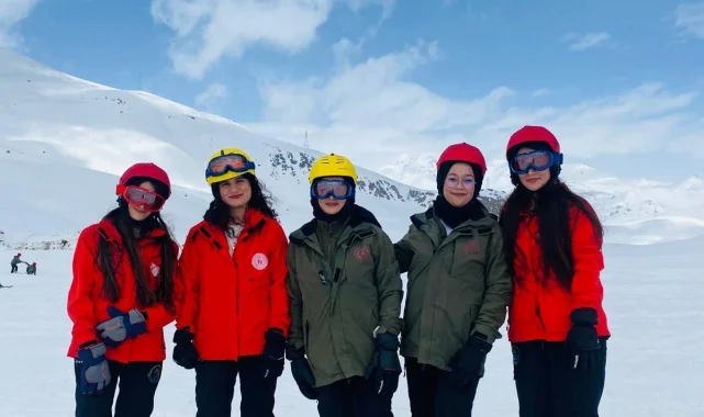 Viranşehirli Gençler Hakkari'de Kayak ve Eğlence Kampında Buluştu