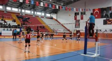YURTLİG Voleybol Kızlar Grup Müsabakaları törenle başladı