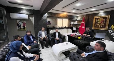 AK Parti Karaköprü'de Vefa Ziyareti: Başkan Çelik ve Yardımcıları Eski Başkan Yardımcısını Andı