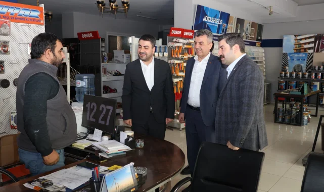 AK Parti'li Vekil ve İlçe Başkanı Karaköprü'de Esnafla Buluştu
