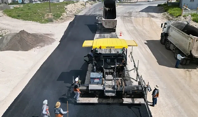 Büyükşehir, Balıkayağı-Azerbaycan Bulvarı’nı sıcak asfaltla buluşturuyor