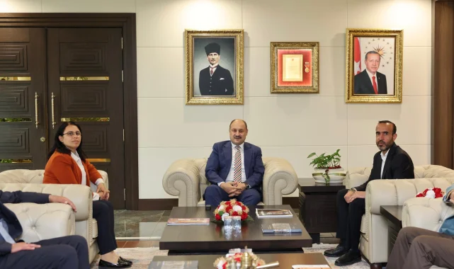 DEM Parti Heyeti, Şanlıurfa Büyükşehir Belediye Başkanı Mehmet Kasım Gülpınar'ı Ziyaret Etti