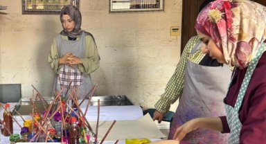 Haliliye Belediyesi Geleneksel Ebru Sanatını Yaşatıyor