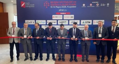 Harran Üniversitesi Rektörü Güllüoğlu, Aydın'daki Bilişim Fuarı'nda Yapay Zeka ve Büyük Veri'yi Anlattı