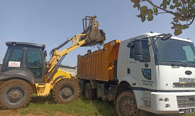 Hilvan'da Çevre ve Halk Sağlığını Tehdit Eden Atıklar Temizleniyor