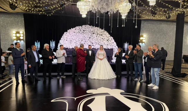 Hilvan'da Eşbaşkan Serhan Güneşer, Genç Çiftin Nikahını Kıydı