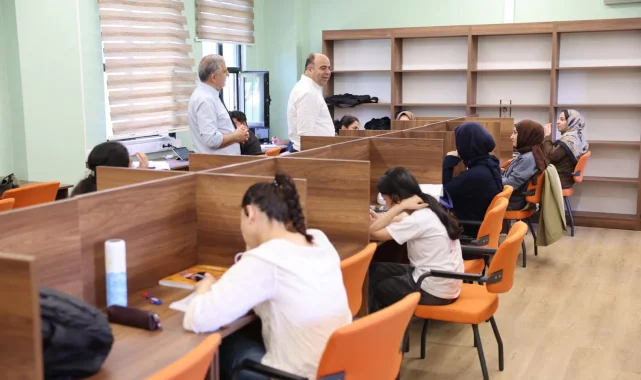 Karaköprü Belediye Başkanı Nihat Çiftçi'den Batıkent Okuma Evi'ndeki Öğrencilere Ziyaret