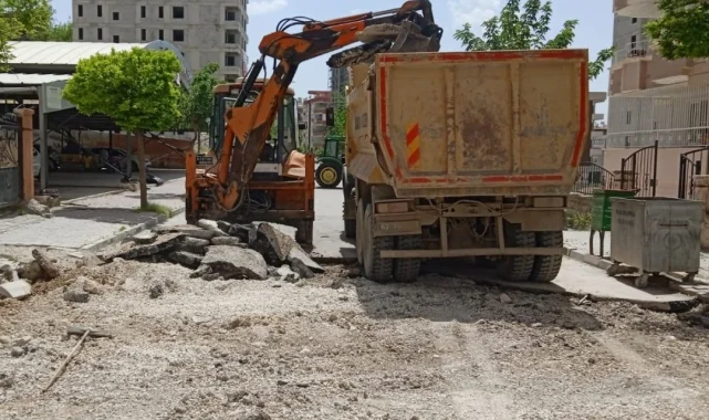 Karaköprü'de Fen İşleri Ekipleri Yol Bakım ve Onarım Çalışmalarını Sürdürüyor