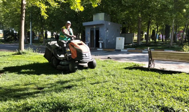 Karaköprü'de Park ve Bahçeler Yenileniyor: Yeşil Alanlar Bakıma Alındı