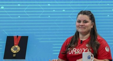 Milli Sporcu Öznur Cüre Girdi'den Avrupa Para Okçuluk'ta Altın Madalya