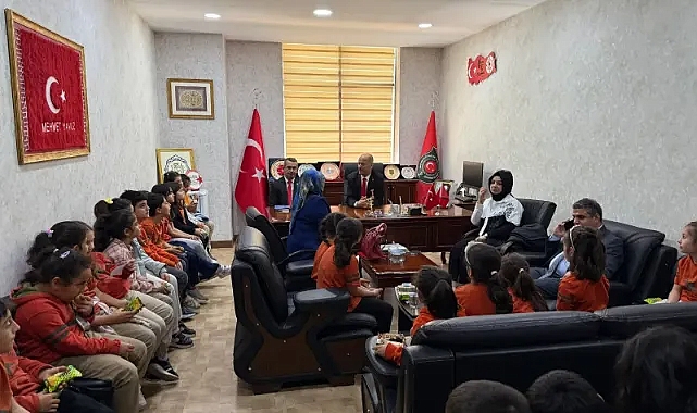 Miniklerden Şehit Aileleri Derneğine Ziyaret