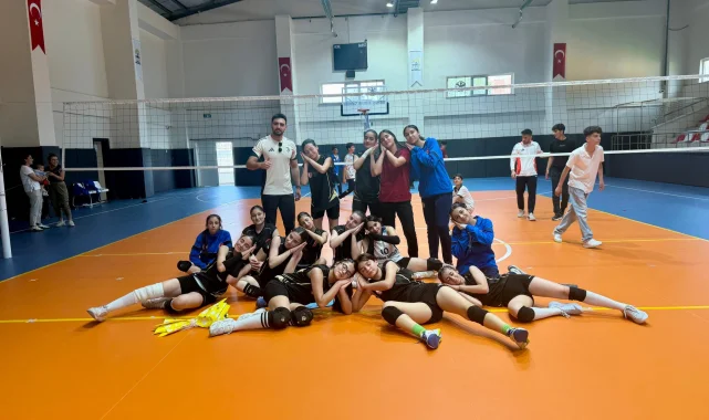 Siverek'te Liseler Arası Kızlar Voleybol Turnuvası'nda Şampiyon Siverek Spor Lisesi Oldu