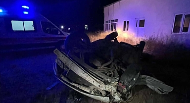 Akçakale yolunda kaza: Araç takla attı, sürücü yaralandı
