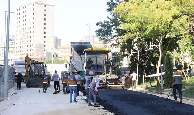 Büyükşehir, Akpıyar Mahallesi’nde Yolları Sıcak Asfaltla