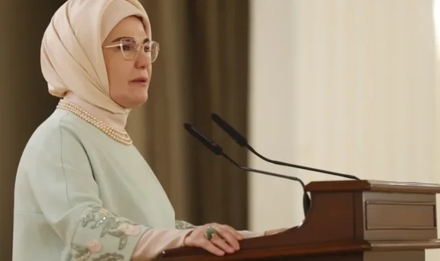 Emine Erdoğan'dan deprem bölgesindeki eğitim çalışmalarına destek mesajı