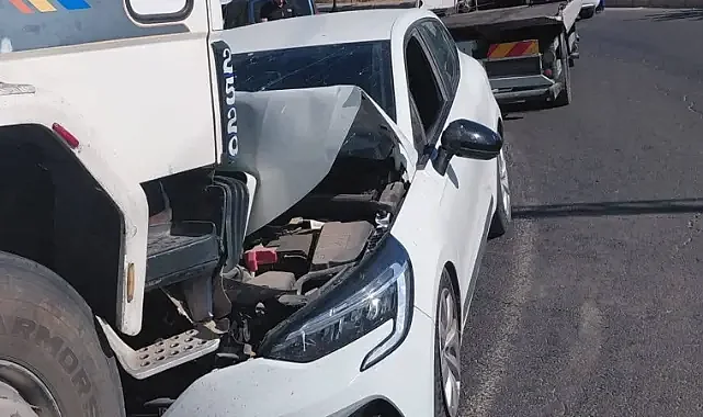 Eyyübiye'de kaza: Otomobil ile kamyon çarpıştı