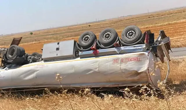 Faciadan dönüldü! Şanlıurfa’da akaryakıt tankeri devrildi!