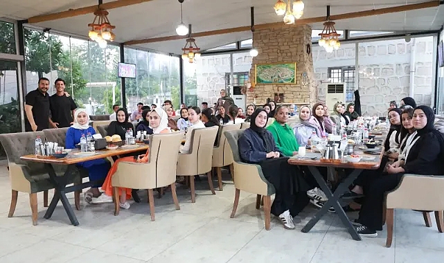 Harran'da Sınav Öncesi YKS Öğrencilerine Moral Yemeği Verildi