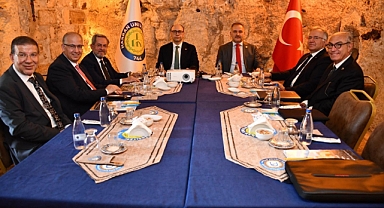 Harran Üniversitesi, Üniversite Hastanelerinin Geleceğine Yön Veren Önemli Bir Toplantıya Ev Sahipliği Yaptı