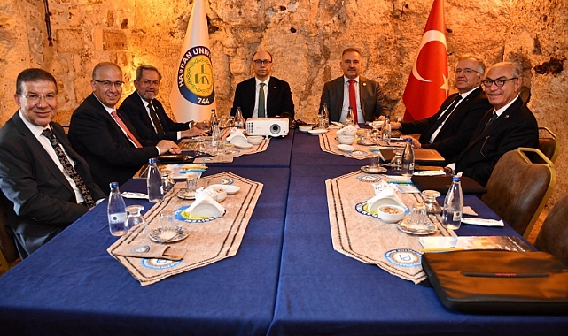 Harran Üniversitesi, Üniversite Hastanelerinin Geleceğine Yön Veren Önemli Bir Toplantıya Ev Sahipliği Yaptı