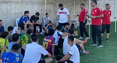 Karaköprü Belediyespor’dan altyapıya anlamlı dokunuş: Urfa futbolunun efsaneleri gençlerle buluştu