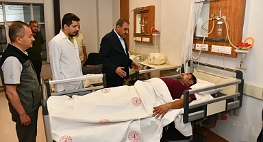 Kaza geçirmişlerdi! Şanlıurfa Valisi Şıldak hastanede ziyaret etti
