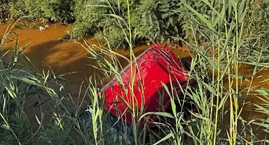 Şanlıurfa’da otomobil sulama kanalına uçtu!