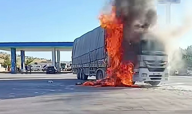 Şanlıurfa'da tır alev alev yandı!