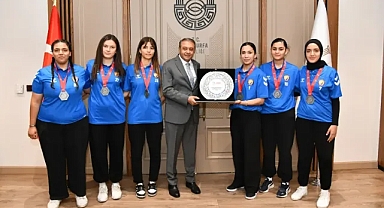 Şanlıurfa’nın ilk ve tek kadın hentbol takımı! Vali Şıldak tebrik etti!