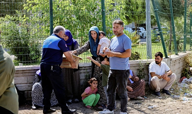 Viranşehir Belediyesi, sınav günü öğrenciler ve aileler için sahada görev aldı