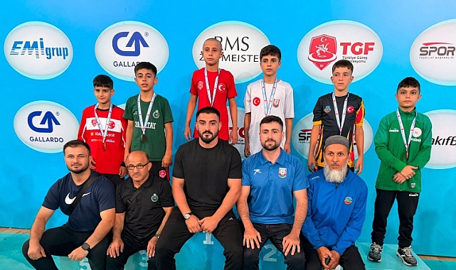 Ankara'da minderden madalyalarla döndüler! Şanlıurfalı güreşçiler Türkiye dereceleriyle gururlandırdı