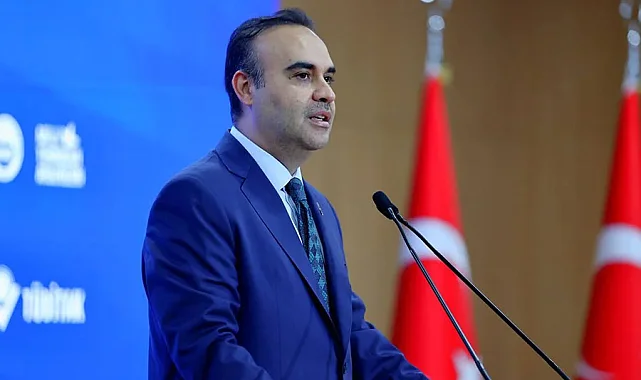 Bakan Kacır: Gençlerimiz madalyalarla dönmeye devam ediyor