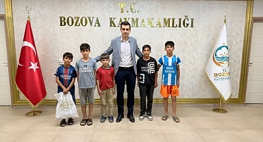 Bozova Kaymakamı Reşit Özer Özdemir Minik Misafirlerini Ağırladı