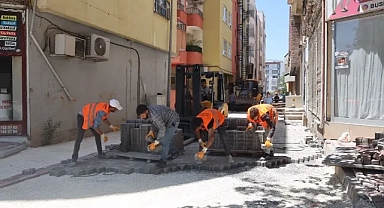 Büyükşehir, Siverek'in yollarını beton parkeyle yeniliyor