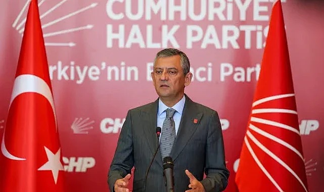 Özgür Özel ve 90 milletvekili CHP'den ayrılarak Yeni Parti'ye katıldı