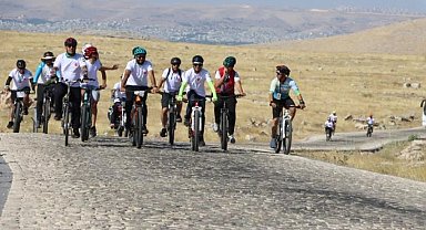Şanlıurfa Büyükşehir'den Klaus Schmidt'in İzinde Göbeklitepe'ye Bisiklet Turu