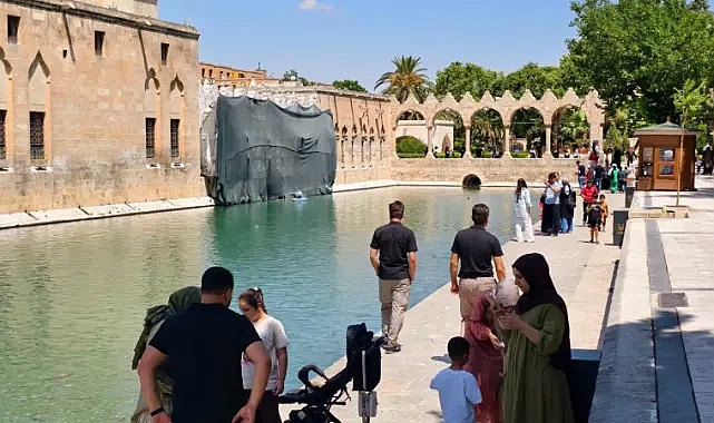Şanlıurfa'da kavurucu sıcaklar Balıklıgöl'ü sessizliğe bürüdü