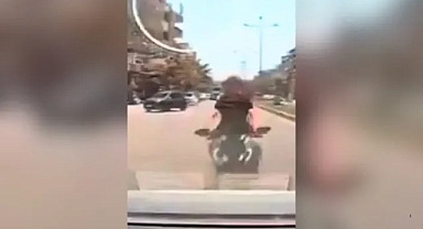 Şanlıurfa'da motosikletin otomobile çarptığı kaza kamerada: 2 kişi havaya savruldu!