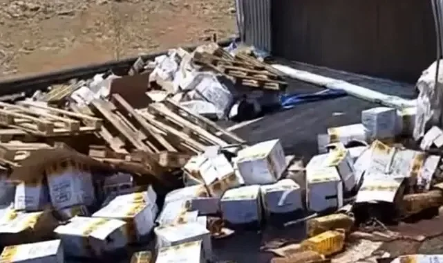 Şanlıurfa'da yağ yüklü tır devrildi!