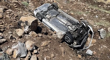 Şanlıurfa’nın ilçesinde otomobil devrildi: 4 yaralı