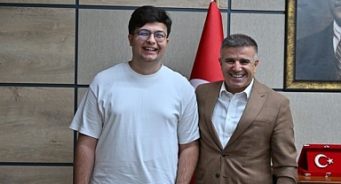 Türkiye Birincisi Miraç Koşar'dan İl Millî Eğitim Müdürü Sultanoğlu'na Ziyaret