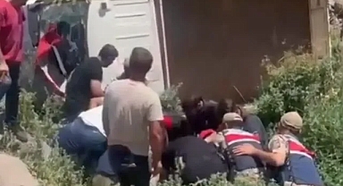 Urfa’da kamyonet kontrolden çıktı! 4 yaralı!